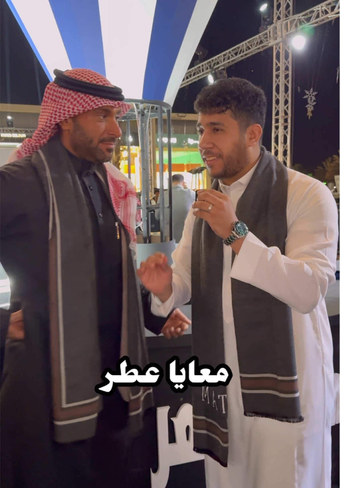 مين يحب ريحه العود زيي ؟😂🤎🤎 #احمد_بن_هشام 