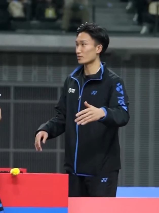 Kento Momota as a coach 😍 📸cc; zongyenyen #kentomomota #momota #japanbadminton #badminton #fyp #fypage #foryou 