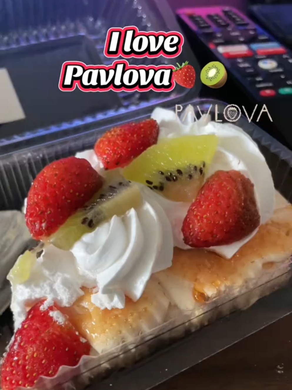 I love Pavlova ♥️😋 #pavlova #desserts #dessertsoftiktok #fyp #sgfoodie #sgfood #sgtiktok #halalfood #panmee #foodtiktok #viraltiktok #shopwithfie #pastries #fypsg 