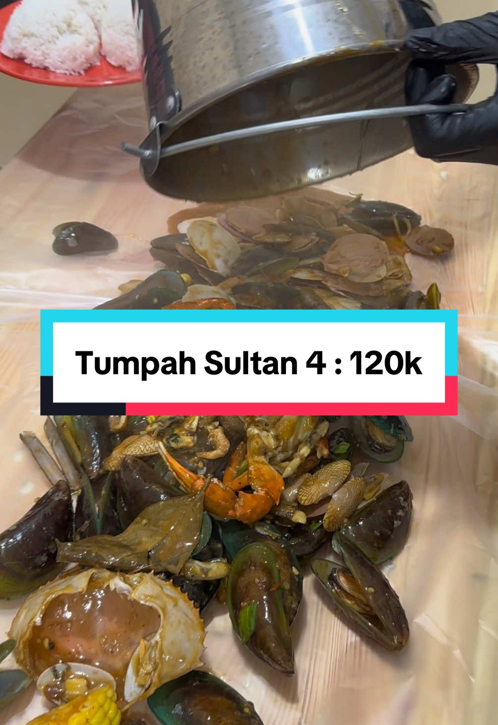 Paket Tumpah Sultan 4 : @120k Free Refill Esteh sampai kembung  Yuk ajak keluarga, kerabat, teman Anda, makan seafood sepuasnya dengan harga termurah..  Google Maps / Waze : Seafood Merakyat Ciputat #kulinerciputat#ciputatseafood#ciputatkerangtumpah#seafoodbangjaloe#kerangtumpah#seafoodtumpah#seafoodmurah  