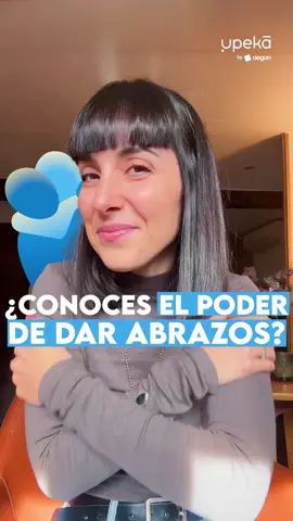 ¿Conoces el poder de dar abrazos? (¡Síguenos en nuestras redes de Upeka by @aegonseguros para más contenido!) #bienestar #saludmental #abrazos #navidad #psicología