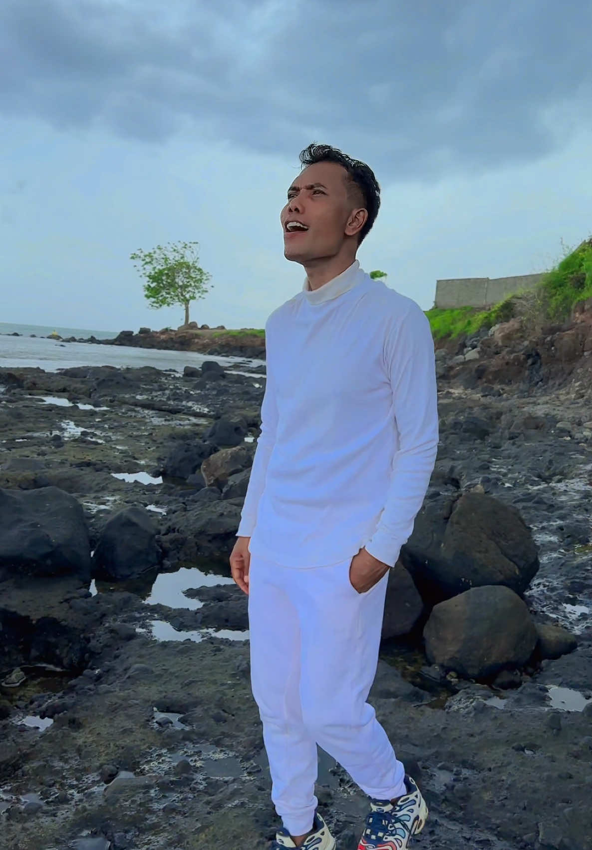 Min awel hakika lipsing @elissaofficial feat @saadlamjarred di pantai kwang wae lombok timur @IVAN MAULANA 05 @Reza ejot #udinsedunia #udinseduniaofficial #udinsedunialombok #lipsing #lipsync #minaweldekika #minaweldekika♥️♥️♥️ #arabic #arabicsong #arabictiktok 