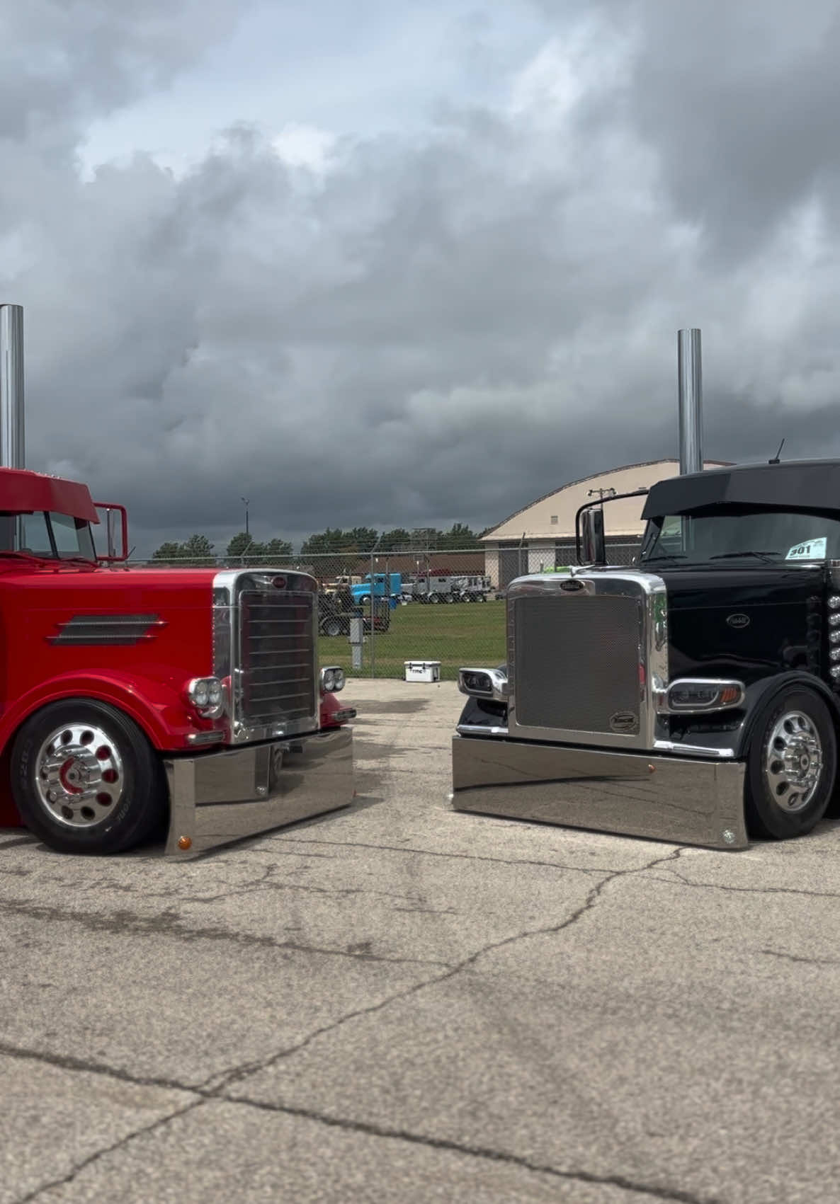 perfect loop 🤌🏼 two fine ladiessss  #Lifestyle #semitrucks #ladytrucker #builtnotbought #foryou #fypシ゚viral #customtrucks #customtrucks #largecarmafia #largecar #trux #truxaccessories #peterbiltgang #DickersonCustomTrucks #peterbilt #bigrig #trucksoftiktok #lights #hopperbottommafia #wedemgirls #blowthisup#18wheeler #bilt4business #stormsurge #americandream #peterbilt389 #peterbilt379 #showtruck #tenlugthuggin #tenlugthug @🖤that.red_6.7🖤🤍 