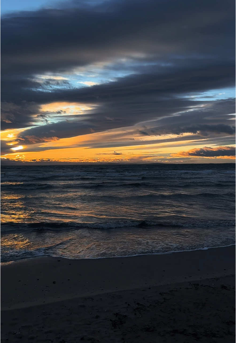 Just one small positive thought in the morning can change your whole day. 🧘 #sunset #beach #beachvibes #France 🇫🇷