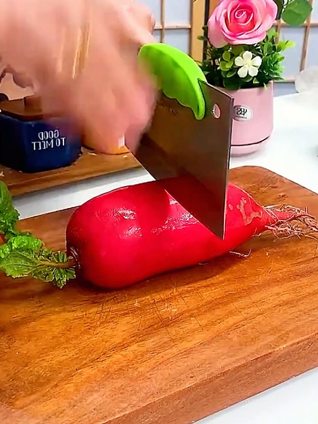 No more hand pain when chopping bones or cutting meat #knifebackhandguard  #fyp #foryou #tiktok #goodthing #goodstuff  #householdgoods #householditems #homehacks #kitchenware 