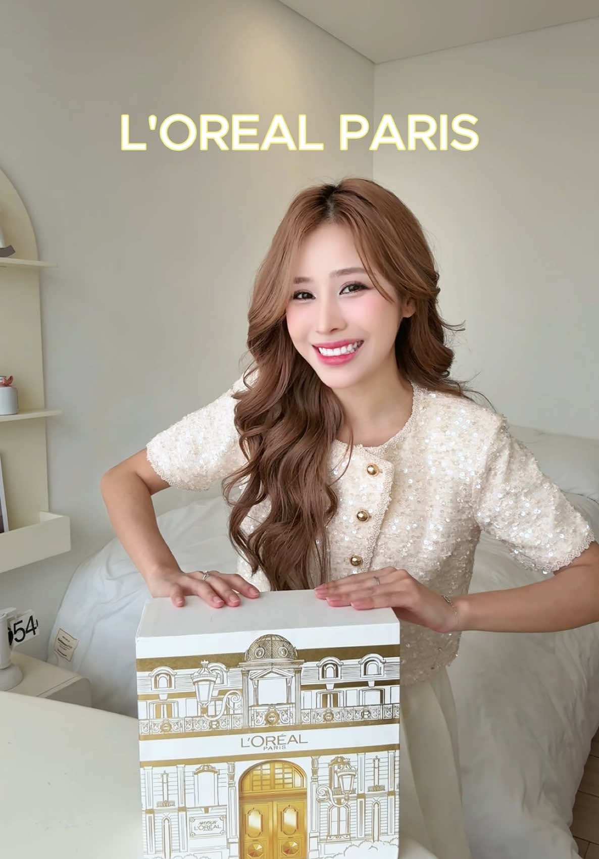 Unbox hộp quà của L'Oreal Paris như blind box anh trai lunnn á. Hồi hộp xem có phải của bias mình hông? Mấy bà coi cách săn quà dưới comment nhennn  #ItsNotMagicItsScience #ScienceMaison #lorealparis #lorealparisskin 