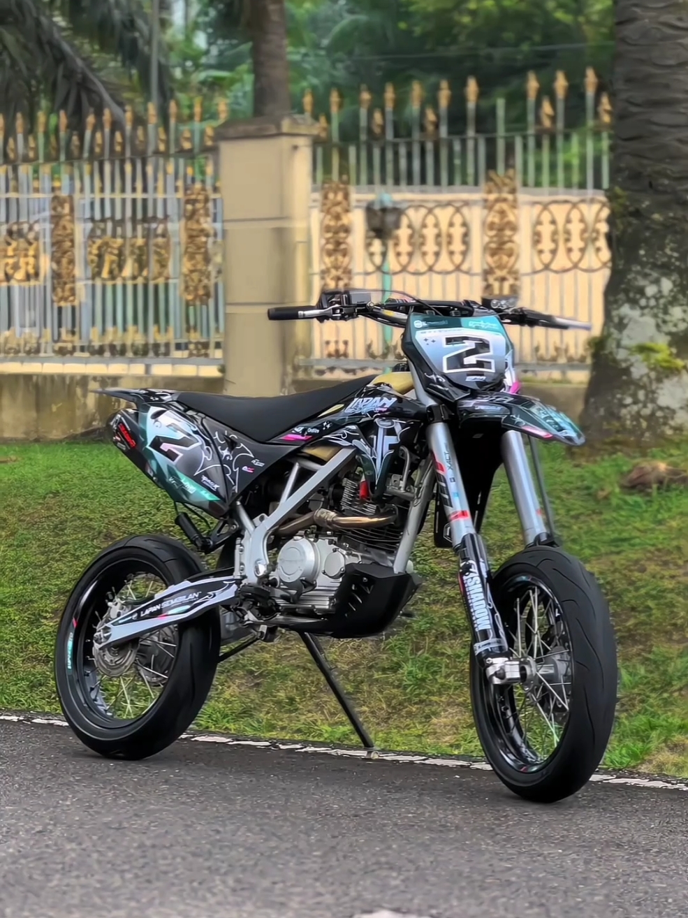 New konsep buat tahun baru 🤩🔥🔥 @89decalfactory  . . . . #klxsupermoto #supermoto #fyp #klxgordon #trending 