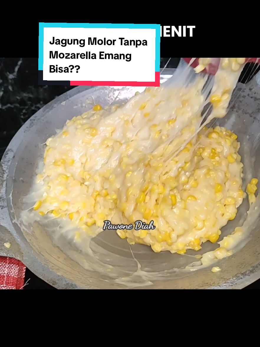 Jagung Susu Keju Molor Tanpa Mozarella Emang Bisa ?? Modal Ekonomis Rasa Boleh Diadu  Bahan-bahan: 4 buah jagung manis ukuran besar  4 sdm tepung tapioka  4 SDM gula pasir  400 ml air 3 SDM mentega  80 gram keju parut ( 30 gram untuk topping 50 gram untuk campuran) Untuk pengemasan aku menggunakan gelas Cup ukuran 90 mili untuk satu resep ini jadi 13 porsi atau 13 Cup  Untuk harga jual sesuaikan aja dengan modal karena memang harga bahan baku tiap daerah itu berbeda-beda  Bisa kita jual mulai dengan harga 2500  #bisnisrumahan #cemilanenak #idebisnis #idejualanmakananunikmodalkecil #idejajanan #bisniskuliner #bisnis #jajanan #idejualan #idecemilan  #puddingrecipe  #jajananviral #menutakjil  #jajanankekinian #jajanananak #isiansnackbox#menutakjilbukapuasa #pudingterbaru #kreasijagungmanis #jajananviral2024untukjualan #olahanjagung #jagungmanis #jagunglumer #jagungmozarella #jasuke #jagungmozarelamentegalumer #jagungmolor #jagungkejulumer #resepjagungcheesetarik