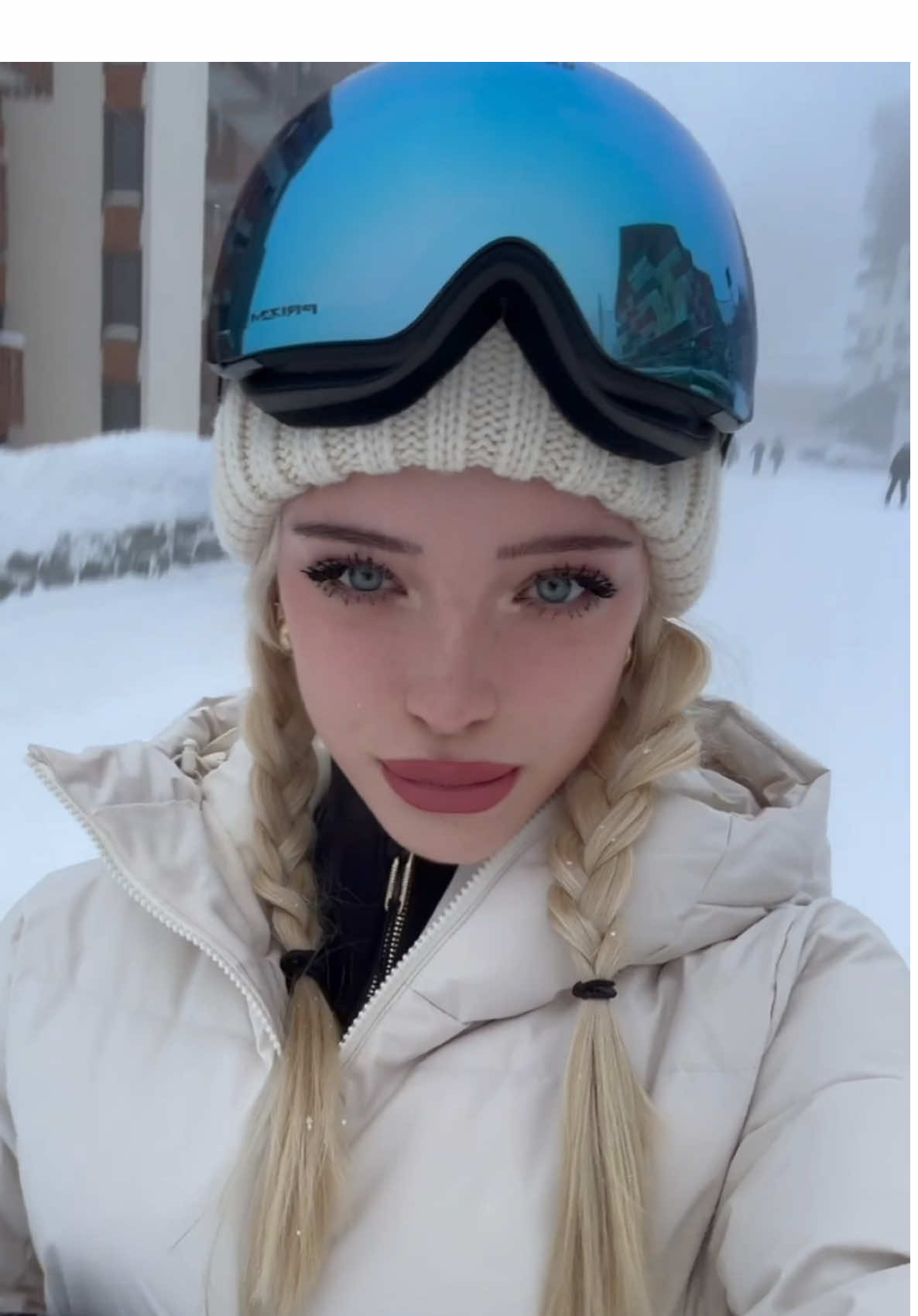 🌨️🌨️ #valthorens #europe #snowboard #snowboardtiktok #ski #winter #france🇫🇷 #alpes #foryoupage #fyp #fypシ #f #braids #blonde #girl #snow #mountain #alps #mountains #goggles #fypシ゚viral #fypage #foryourpage 