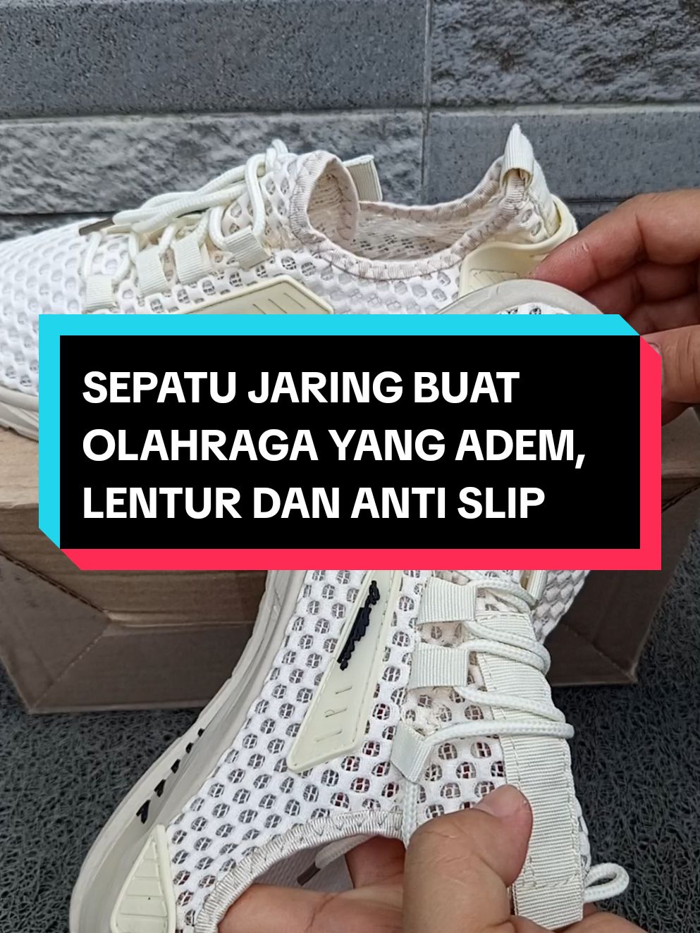 BURUAN CO SEPATU OLAHRAGA YANG UNIK, LENTUR DAN ANTI SLIP DENGAN HARGA DIBAWAH 100.000 DI KERANJANG KUNING...  #sepatulari #sepatuolahraga #sepatugym #sepatujaring #yearendsale 