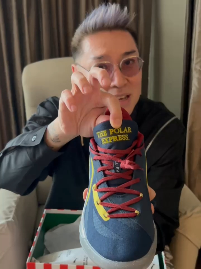 Dapat hadiah Natal!! Kesukaan gue lagi!! Puma Nitro Polar Express #chriscsb #shopping #sneakers #sepatu #basket #basketball #puma #polar #polarexpress #jakarta #indonesia #unboxing #hampers #gift #tshirt #nitro #Lifestyle #fashion #christmas #xmas #xmas2024 #tomhanks 