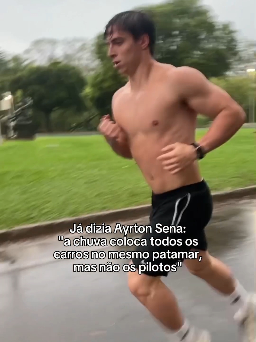 Na chuva, é onde os melhores se destacam.  #fouryourpage  #fouryou  #fyp  #atletahibrido  #workout  #corrida  #correr  #gym 