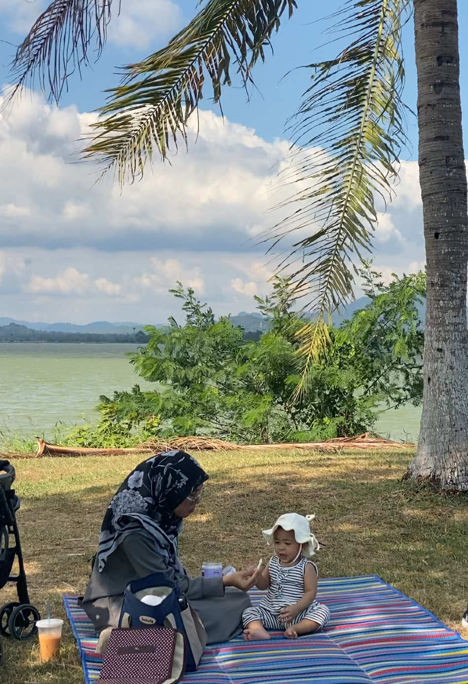 Sanah helwah isteriku Siti Aisyah yang ke **❤️. Terima kasih jadi isteri dan ibu yang terbaik untuk kami😘. Semoga yang begitu begini untuk ibu🫶🏻