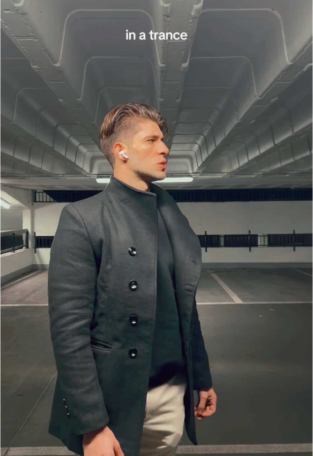 I’m wearing the Allthemen wool coat, which has got me feeling warm in this freezing car park while keeping me sharp for the winter. Go get this look at the link in my bio. #Allthemen #Coat #WinterWardrobe #singing #cover #music 