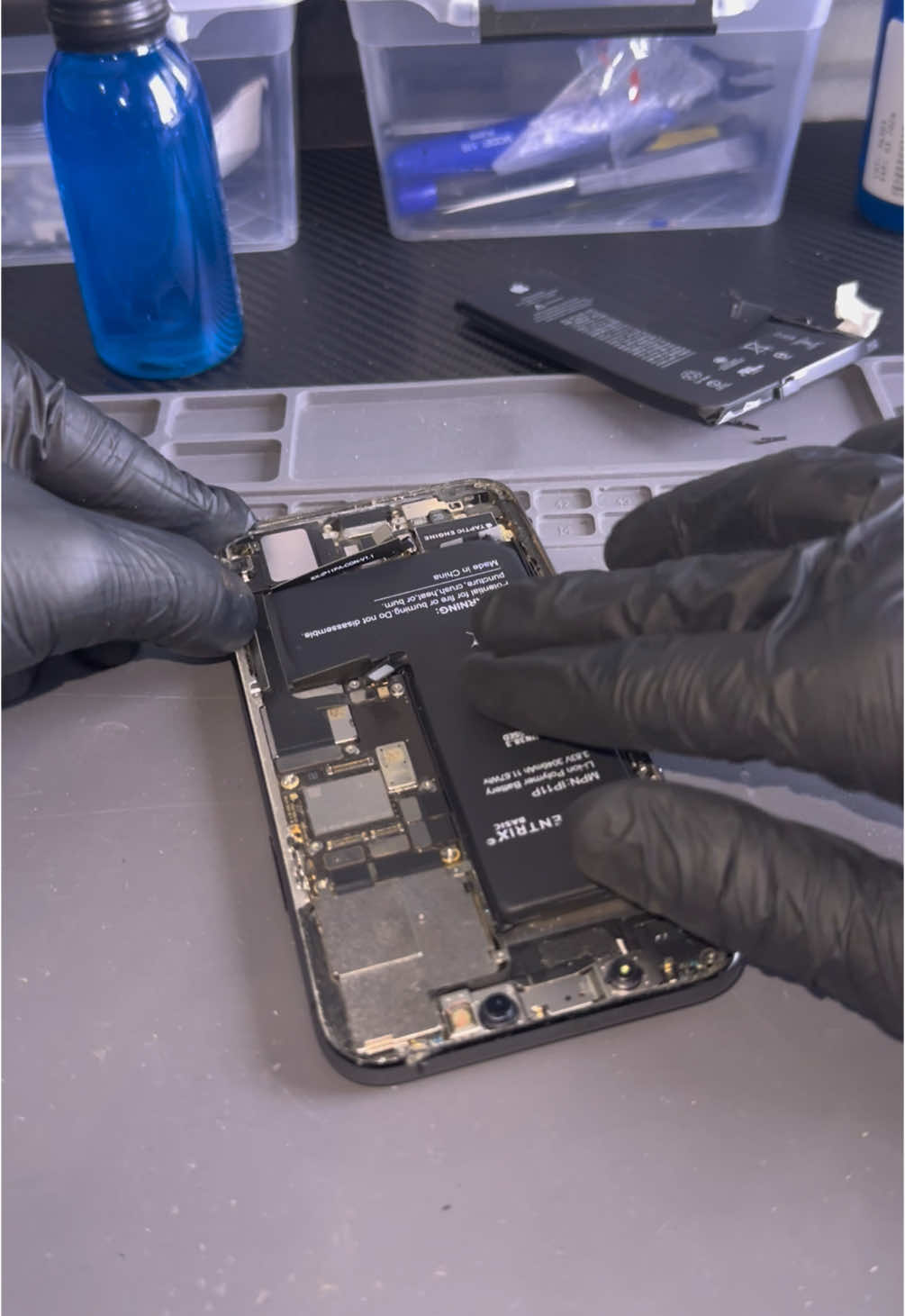 Réparation Batterie iphone 11 pro qui chauffe #reparationiphone #bricolage #iphone 