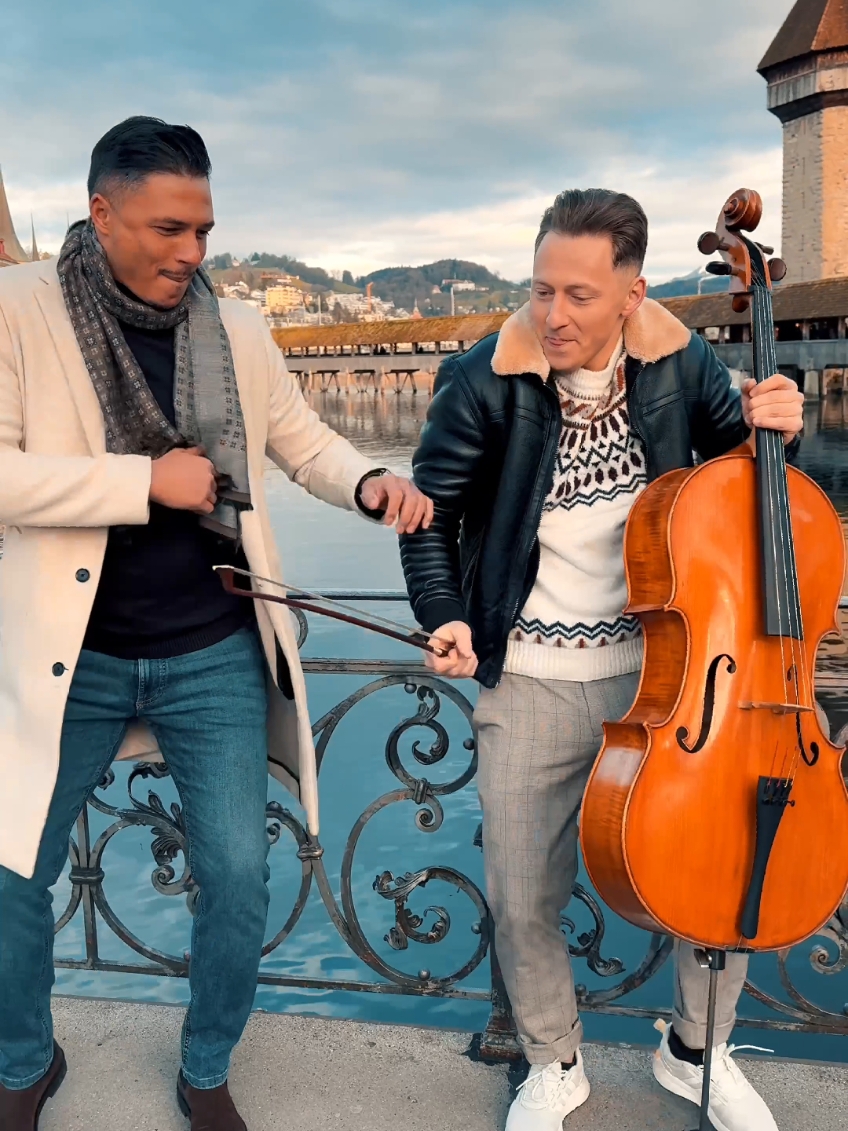 Wait for it ❤️💃 I was playing cello in the city when suddenly a young man came and asked if I could play the song Lambada, incredible things happened after that. #lambada #coversong #brazil #latino #latinmusic #street 