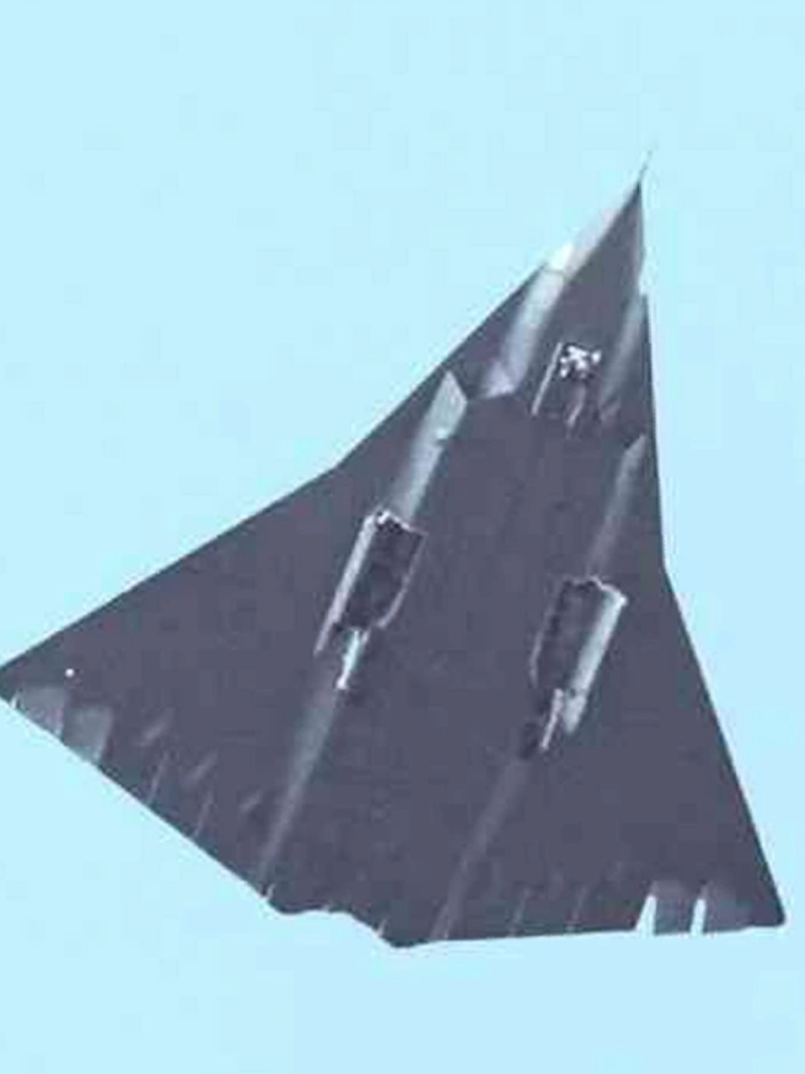 China’s sixth-gen stealth fighter reportedly took its first flight, escorted by a J-20 Mighty Dragon. If true, China joins the U.S. in the elite club—though the B-21 Raider (a bomber, not a fighter) feels like a stretch. Dubbed the AVIC Baidi Type-B (“White Emperor”), the jet looks like Western concepts with its tailless, diamond-wing design.