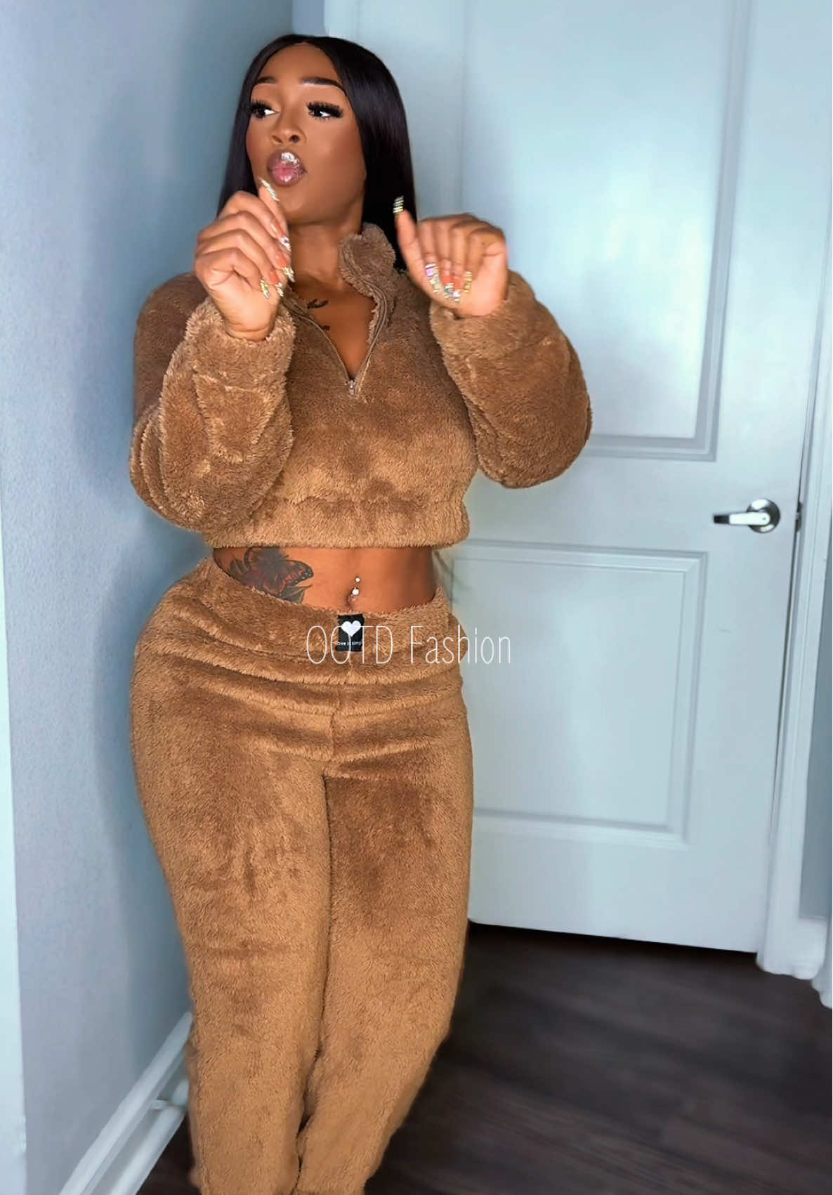 OOTD fashion in this cozy loungewear set🥰🧸🤎  . . . . . . . . . . #ootdfashion #OOTD #loungewear #cozywinteroutfit 