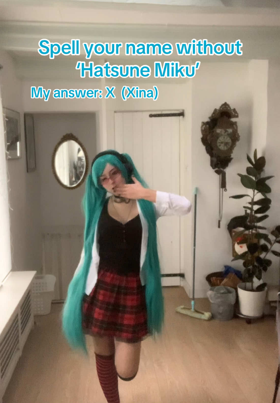 Do you recognize the miku figure im cosplaying? #miku #cosplay #hatsunemiku #hatsunemikucosplay #closetcosplay 