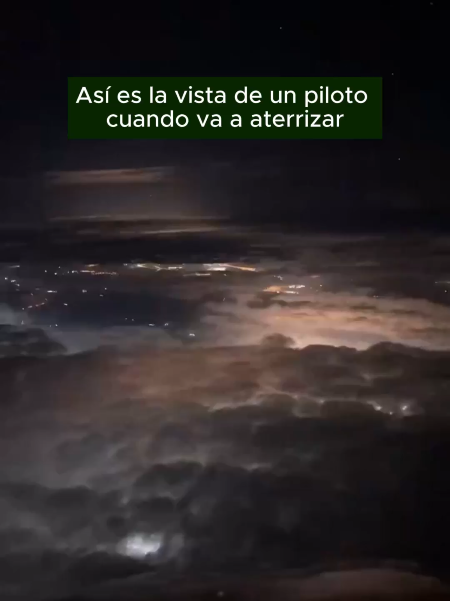 ¡No mires este video si le temes a las alturas! Este interesante video mostraría la visión de un piloto cuando quiere aterrizar en la noche. #LOÚLTIMO #ozonotelevision #noticia #ozono #trujillo #peru #viral #navidad #piloto