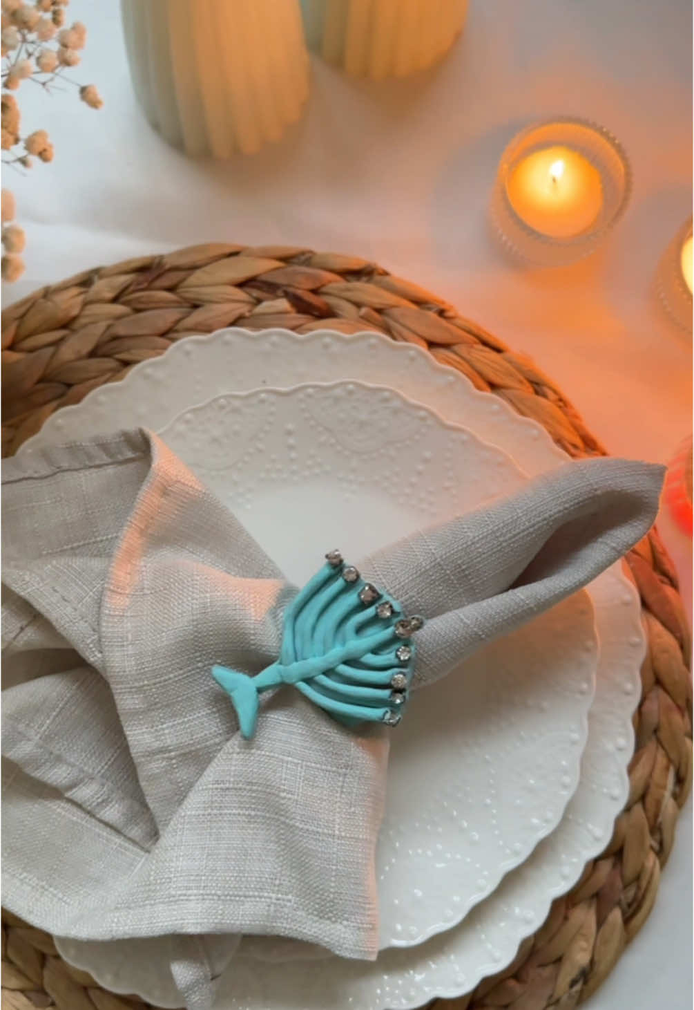 Diy Menorah napkin ring made with Sculpie polymer clay from @SUPERKIT | סופרקיט . Awesome idea for cozy winter evening with kids or friends. Save for later and for more diy ideas visit @superkitcraft.  חבק בצורת חנוכייה מחימר פולימרי סקלפי מ @superkitcraft. רעיון מעולה לזמן איכות עם הילדים וחברים בערב חורפי או גשום✨ #DIY #handmade #craft #reelsvideo #hanukkah #hanukkahdecor #hanukkahgifts #חנוכה #חנוכהשמח #סופרקיט #superkit #superkitcraft 