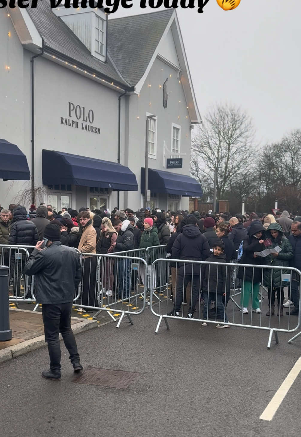 I went straight back home😭 #bicestervillage #boxingday #sales #queue #shopping 