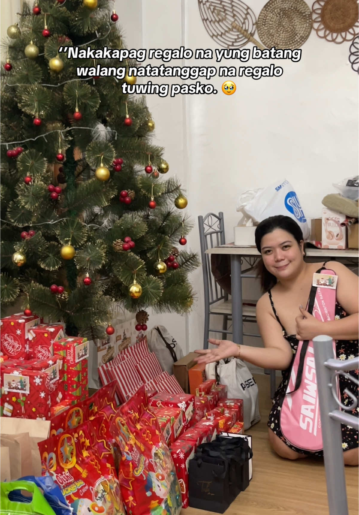 sisikapin ko pong every christmas ganito! 🥰 #fyp #foryou #christmas #fyppppppppppppppppppppppp #merrychristmas #gifts #recievinggifts 