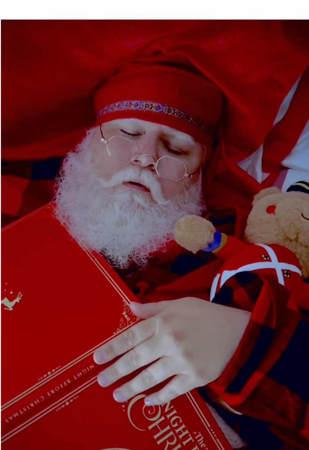 When the real work is done, even Santa needs a little R&R! 🎅✨ The elves caught me taking a well-deserved winter’s nap after delivering joy worldwide. 😴💤 I’d like to think that they added the snoring sound. Do I snore? You decide! Watch the full clip and let me know what you think. ❄️👇 #SantaCaughtNapping #ElvesAlwaysWatching #WinterWonderNap #santajclaus #naptime 