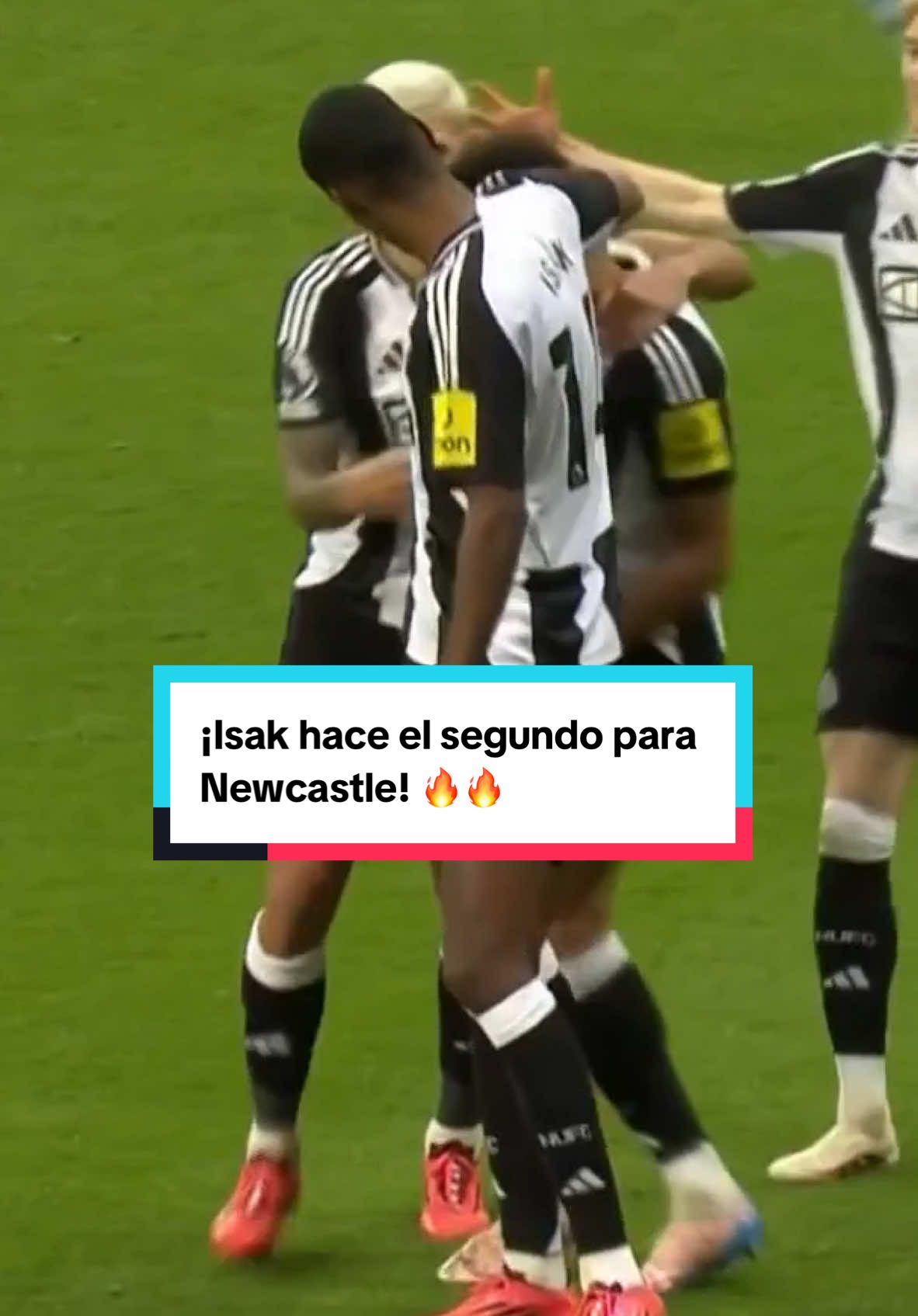 🔥 ¡ISAAAAAAAK! 🔥 El delantero sueco apareció y la manda a guardar para aumentar la ventaja ⚽️⚽️ ⚫️⚪️ #Newcastle 2-0 #AstonVilla 🟣 #LigaPremierTD #PremierLeague #gol #futbol #Soccer 