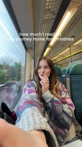 I hope you all had the dreamiest christmas !! 🎄⭐️ here is how much I read on my journey home  #BookTok #bookish #readingvlog #readingchallenge #literarytok #christmas #fyp 