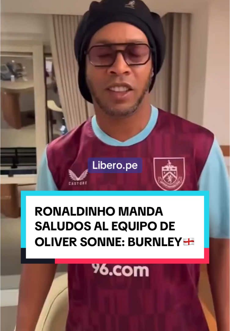 RONALDINHO🇧🇷 ⭐️DESEÓ UMA FELIZ NAVIDAD PARA EL BURNLEY DE OLIVER SONNE🇵🇪⚽️, EQUIPO DONDE SU HIJO PERTENECE👀☝️ #oliversonne #sonne #futbol #futbolperuano #noticias 