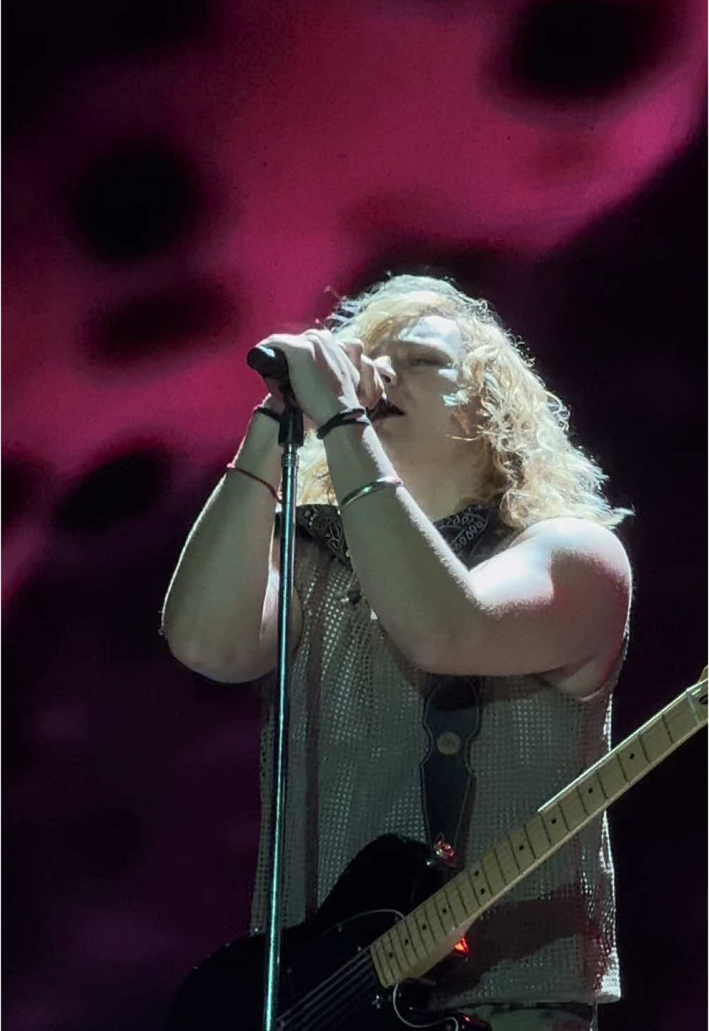 nunca son suficientes videos de bajos instintos, cómo vas a cantar así pedazo de demente??? 😍🔥 @Airbag Oficial #airbag #recital #velez #bajosinstintos #rock #fyp #parati 