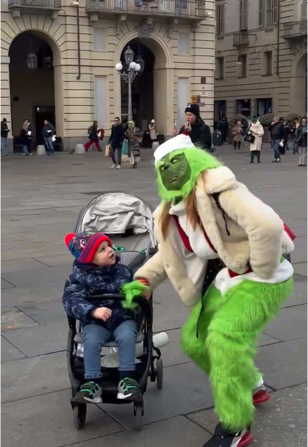 Merry Christmas  • • • #pov #acting #act #actingwars #fyp #grinch #grinchtiktok #tikto #foryoupage❤️❤️ #movie #series #u #torino #italy #italia #feliznavidad #viral_video #viralditiktok #vira #cosplay 