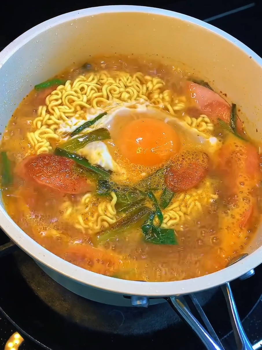 San Ramen Noodles // Delicious food #deliciousfood #streetfood  #steamed #weightlossfood #weightloss #favouritefood #recipes #tiktokus #foodtiktok #morningbreakfast #Vlog #breakfast #chef #chesstiktok #Recipe #foodtiktok #food #dessert #steampizza #eggnoodlesrecipe  #tiktokfood #explore #instantbreakfast #onepanbreakfastrecipe #streetfoodrecipe 