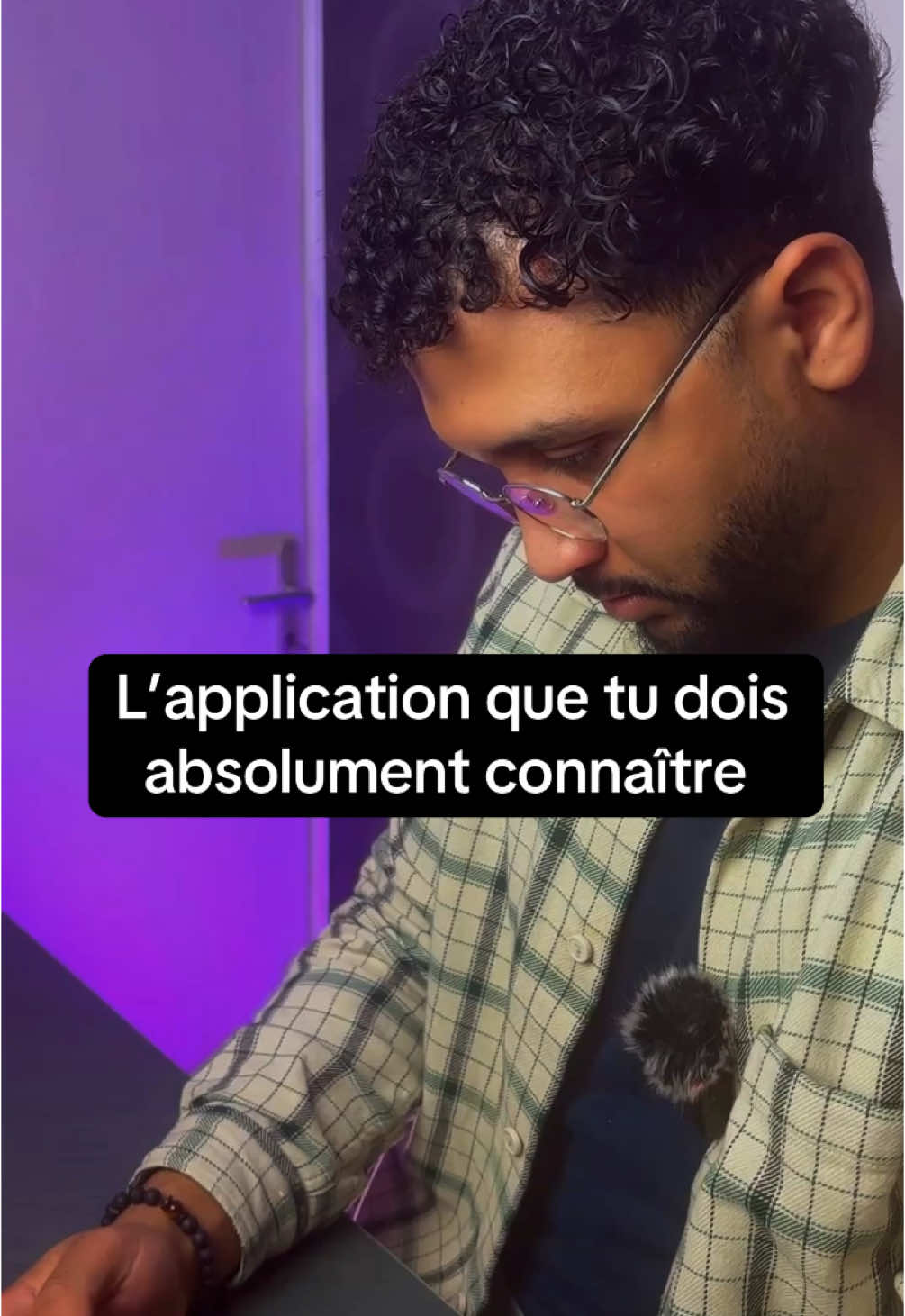 L’astuce que tu dois absolument connaître Il te permet de filmer tes vidéos sans avoir besoin de lire tes scripts C’est l’application Riverside podcast video studio. #application #ia #astuce #teleprompteur 