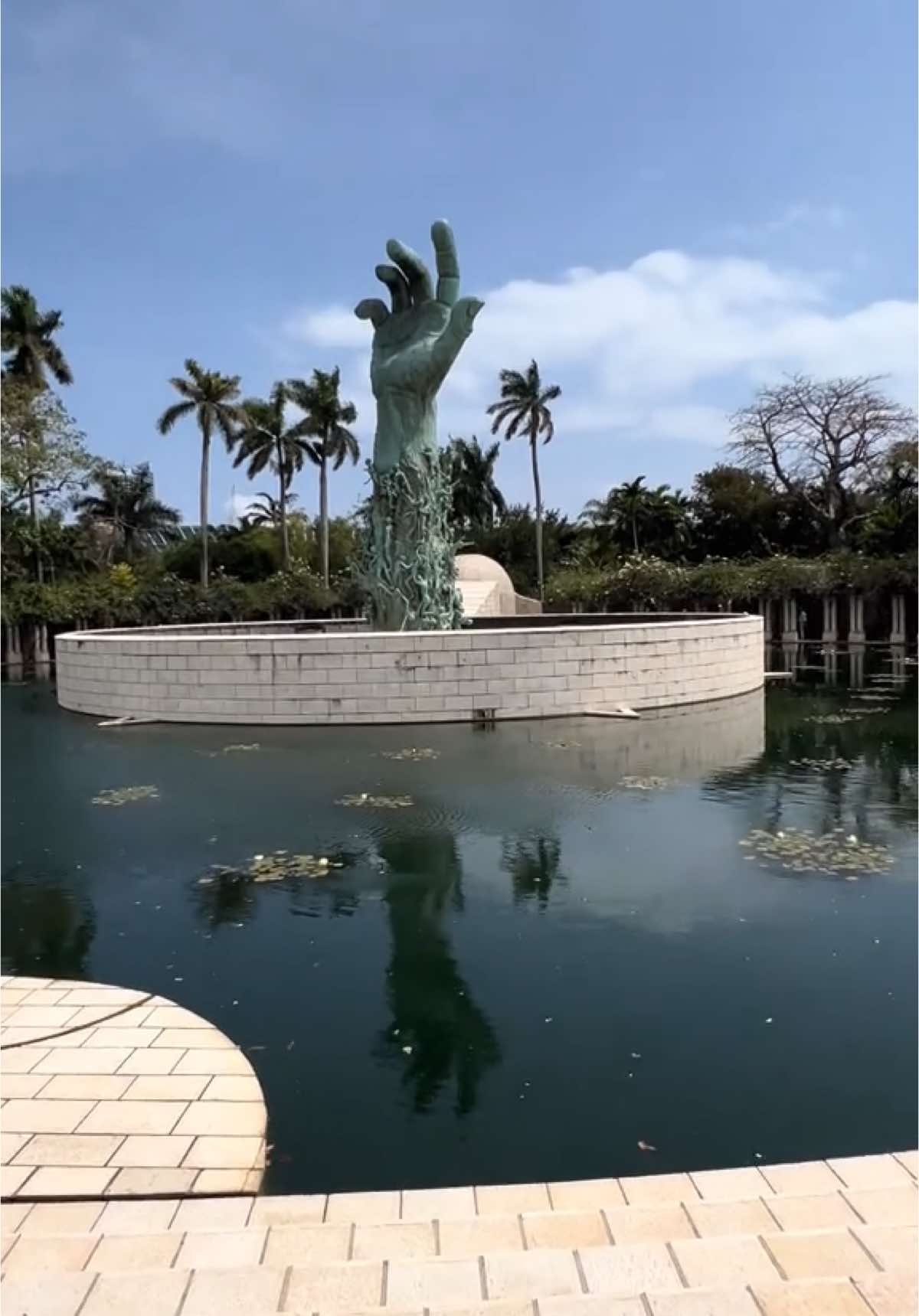 The Holocaust Memorial Miami Beach #holocaust #memorial #park #educational #sadness #learnwithtiktok #mentionsomeone #jewish #sculpture #self #defense 