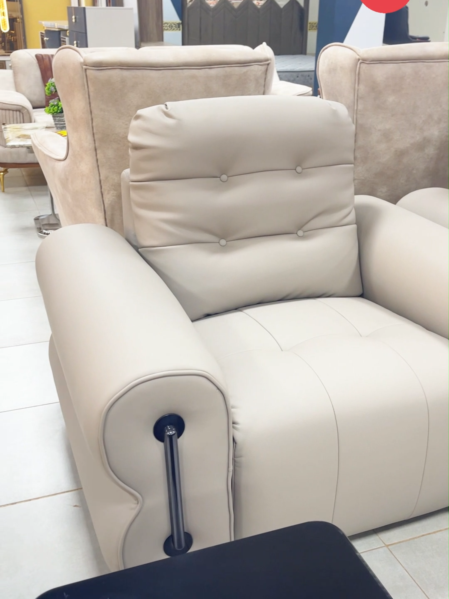 Salon en cuir 100% disponible à Interieur Maison Kalgondin. Commandez maintenant au +226 76 20 24 01 ! #mobilierdesign #mobilier #Ouagadougou #meubles #maison #viralvideos #viral_video #bobodioulasso❤🇧🇫🙏 #burkinatiktok🇧🇫🇧🇫🇧🇫❤️😉 #jouets #burkinafaso #chambre #commode #armoire #électroménager #canapé #Kalgondin #salon #banc #fauteuil