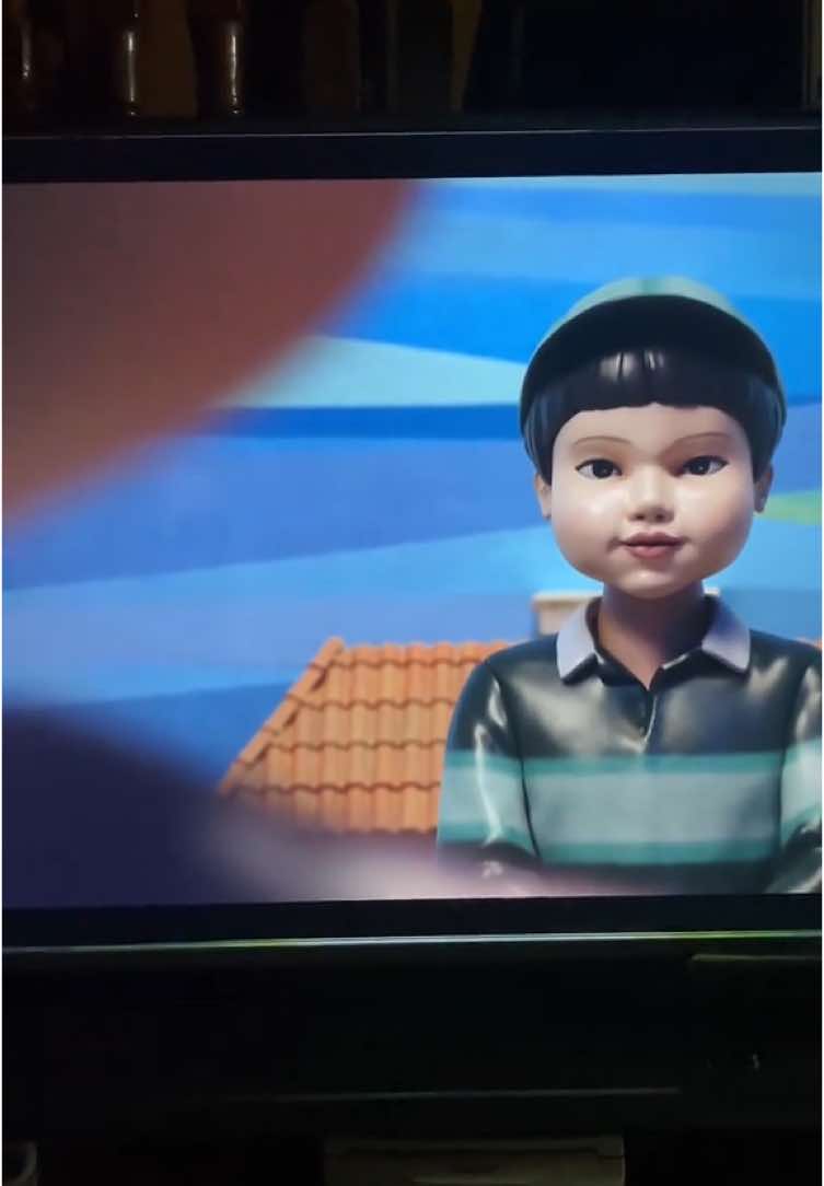 Is that 👧🏼Younghee’s (greenlight-redlight doll) boyfriend?  👱🏼‍♂️Cheol-su doll? #squidgame #squidgameseason2 #netflix #squidgameseason3