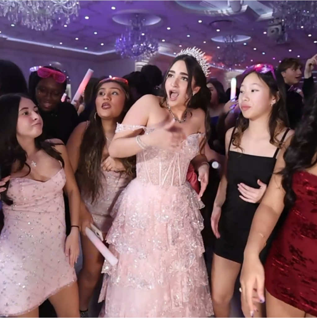 Rinat and her friends have a blast at her #sweet16 Do you want a dj company that can take your party to another level. Info in profile. @Lil Uzi Vert #justwannarock #mitzvah #batmitzvah #barmitzvah