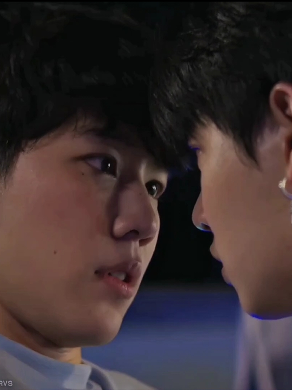 the way HE LOOKS AT HIM. #lovemechanics #lovemechanicstheseries #fyp #foryouuu #foryoupageofficial #foryou #foryoupage #unflopmetiktok #fyppppppppppppppppppppppp #thailand #fypp #yinwar #warwanarat #yinyin_anw 