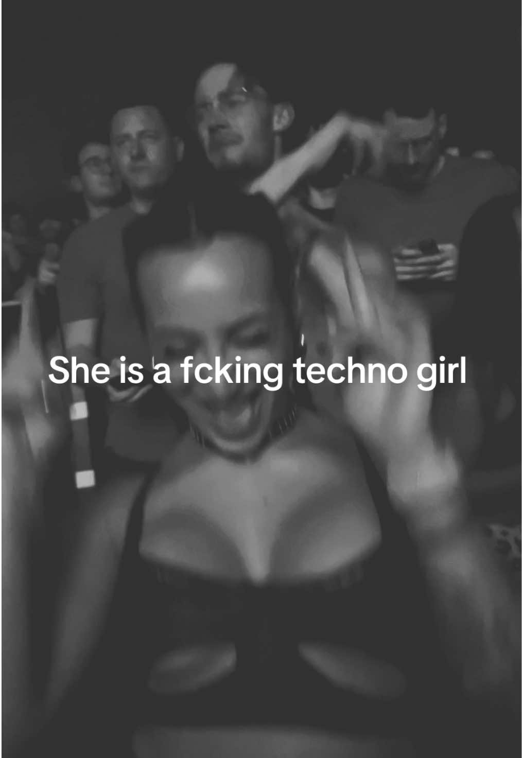 La définition même d’une Cindy heureuse 🖤 #ravetok #dance #vibe #rave #viral#techtok #hardtechno #pourtoi #technogirl #fyyyp #raver #techno #fürdich 