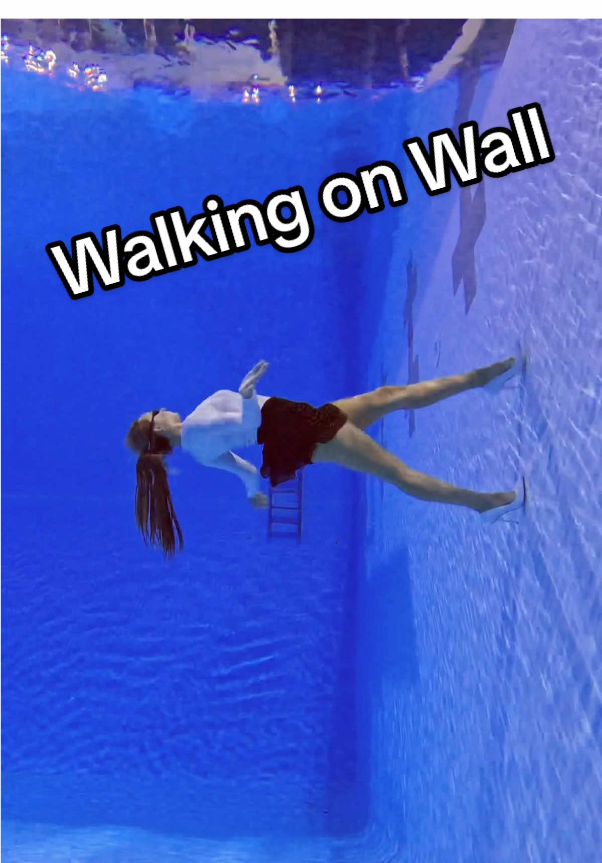 Walking on Wall 👠 #gravity #underwater #underwatertiktok #walk 