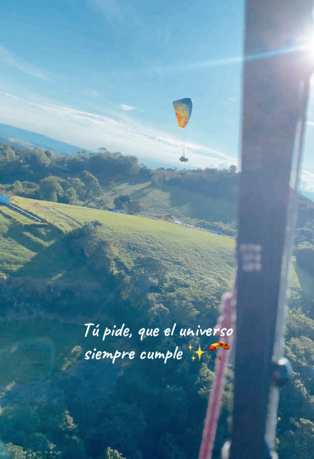 Hacemos realidad tu sueño de volar 🪂🙏 Info 3156000930 . . #parapente #parapentecolombia #parapenteibague #parapentequindio #quehacerenarmenia  #quehacerenelquindio #parapentehonda #parapenteguaduas #parapentesopo #parapentetocancipa #parapenteguatavita #parapentebogota #parapentecercadebogota #parapentebucaramanga #parapentesantander #parapentecuriti #parapentesangil #cañondelchicamocha⛰️ #quehacerencuriti #quehacerensangil 