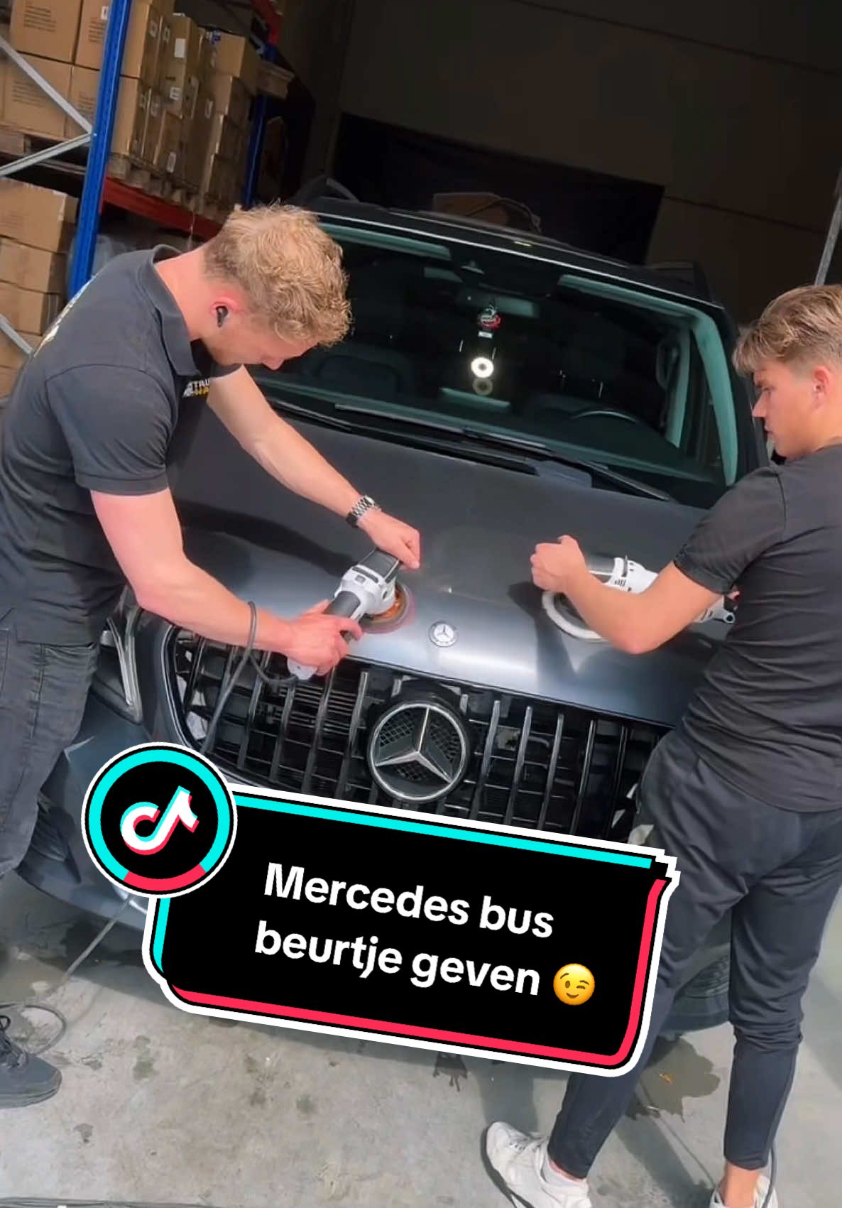 Showroom beurtje voor deze bus! 👌 #mercedes #detailing #showroom #poetsoftiktok 