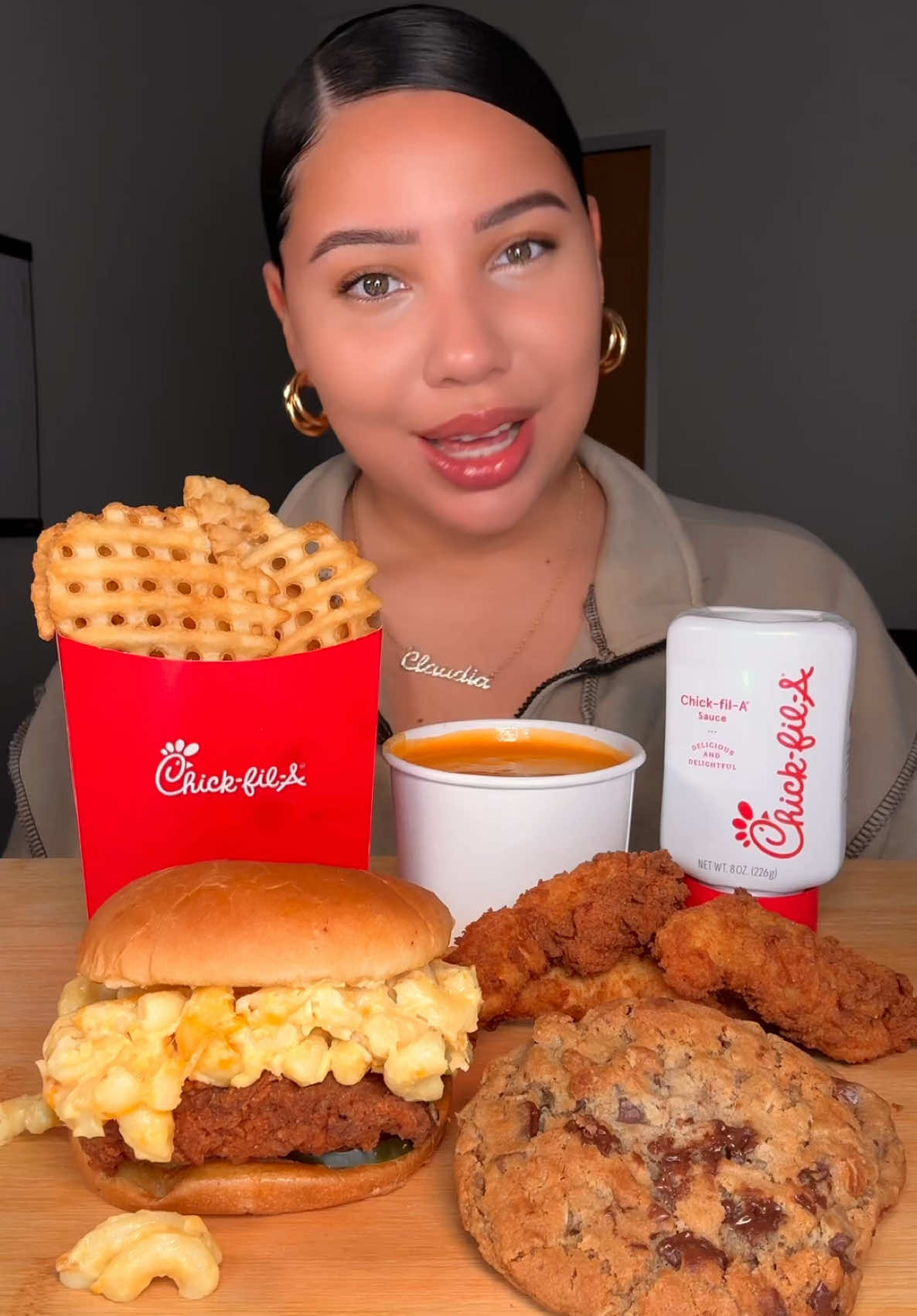 CHICK FIL A!! 🍗🍟❤️ @Bloom Nutrition #bloompartner #chickfila #mukbang #asmr #chicken #eating #eatwithme 