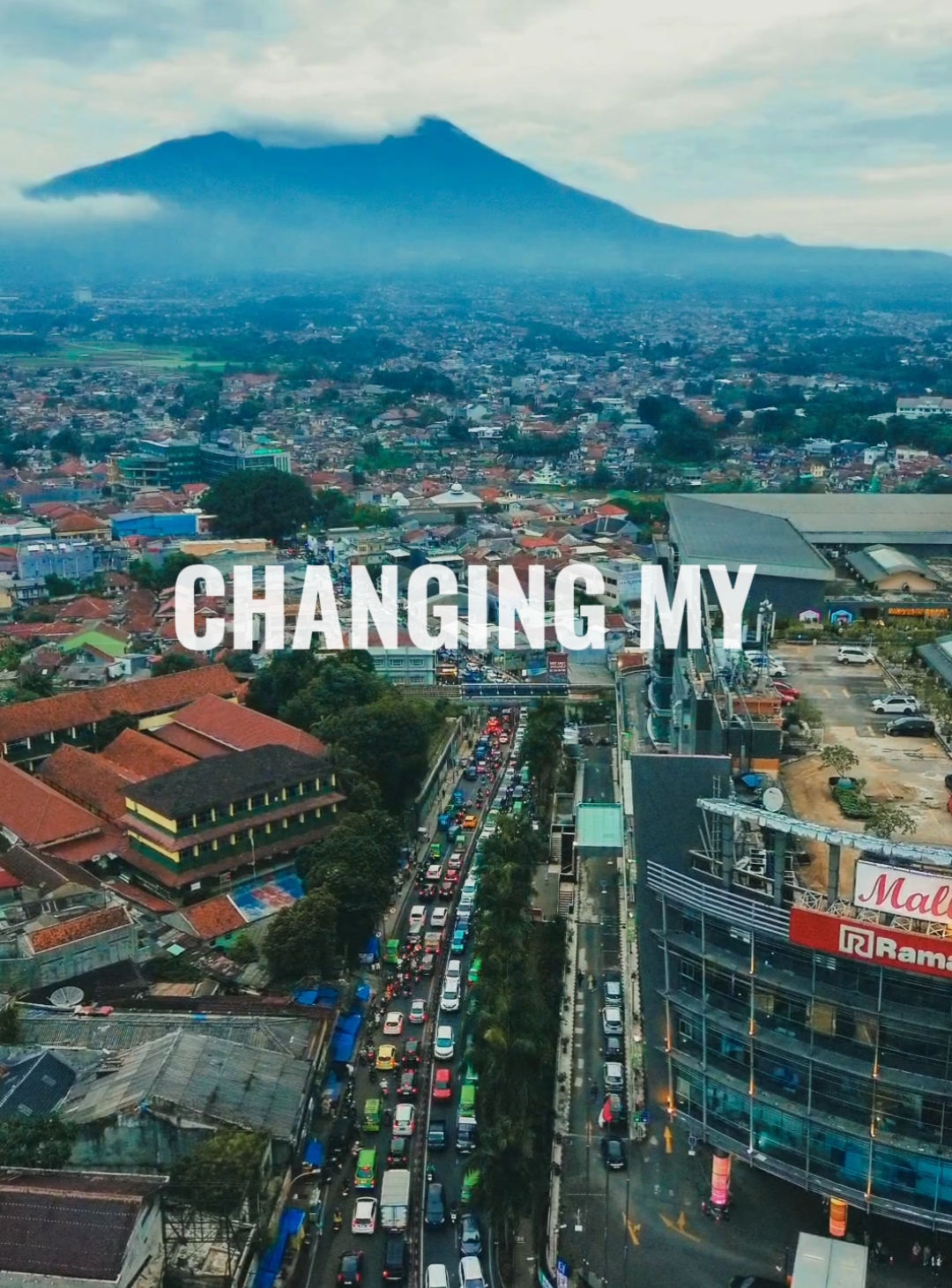 Menikmati senja dari ketinggian #nature #mallbtmbogor #kebunrayabogor #senja #viewgunung #empangbogor #foryou #fypシ #aesthetic #videodrone #bogorindah #street #doyanjalan 