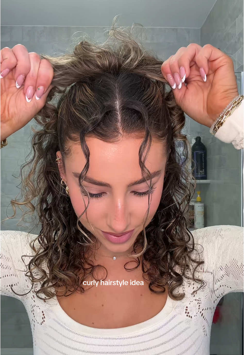 one of my fav curly hairstyles and it’s so easy😇 #curlyhair #curlyhairstyles #curlyhairtutorial #curlyhairstyle #easyhairstyles 