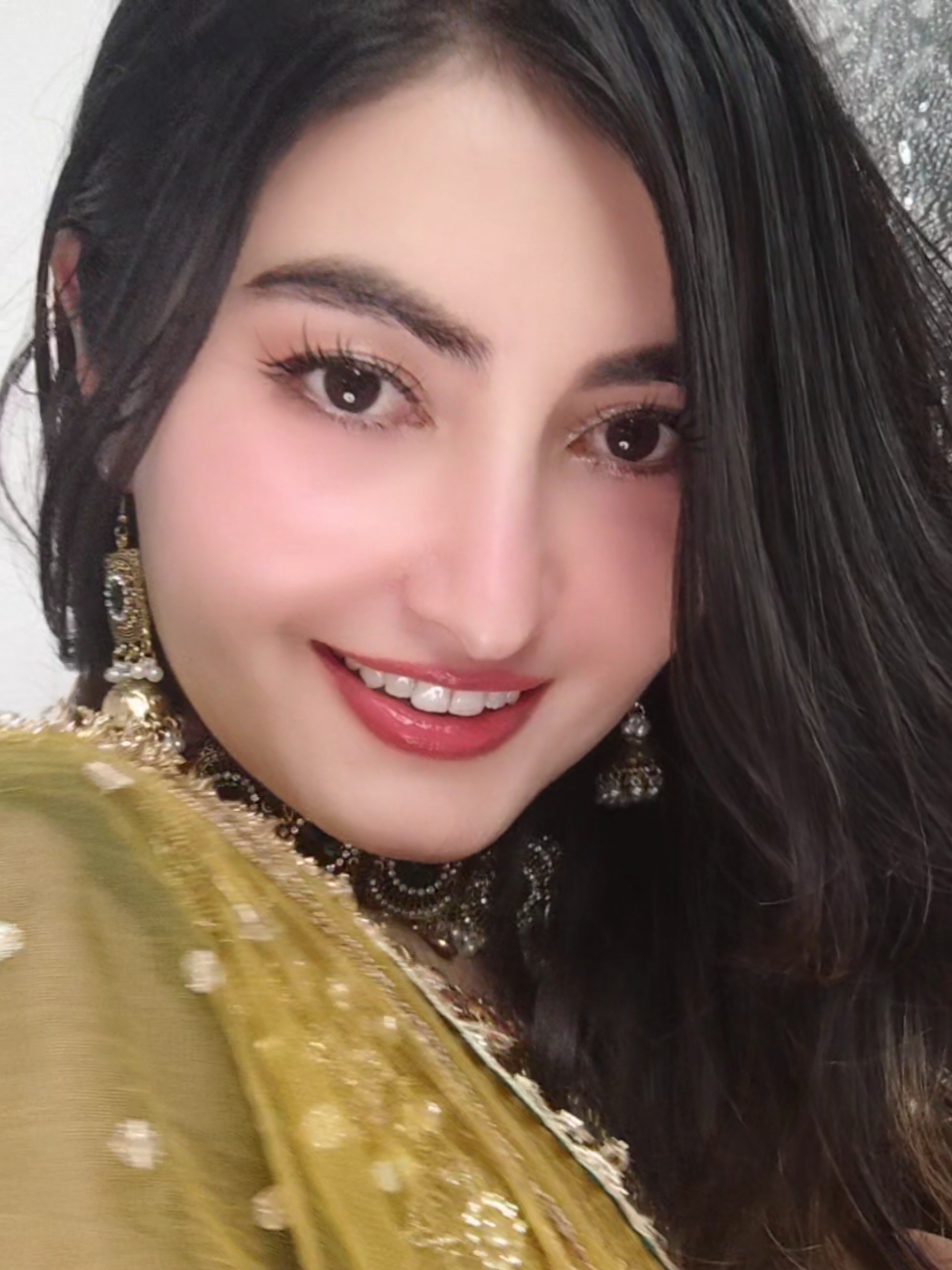 I don't understand anything, but it sounds good. #bollywoodsong #telgusong #tamilsong #fypage #afghangirl #minakhan #foryou #indiansong #hindi #frankfurt #usa #uk #uae #hindi #bollywoodsongs #afghan 