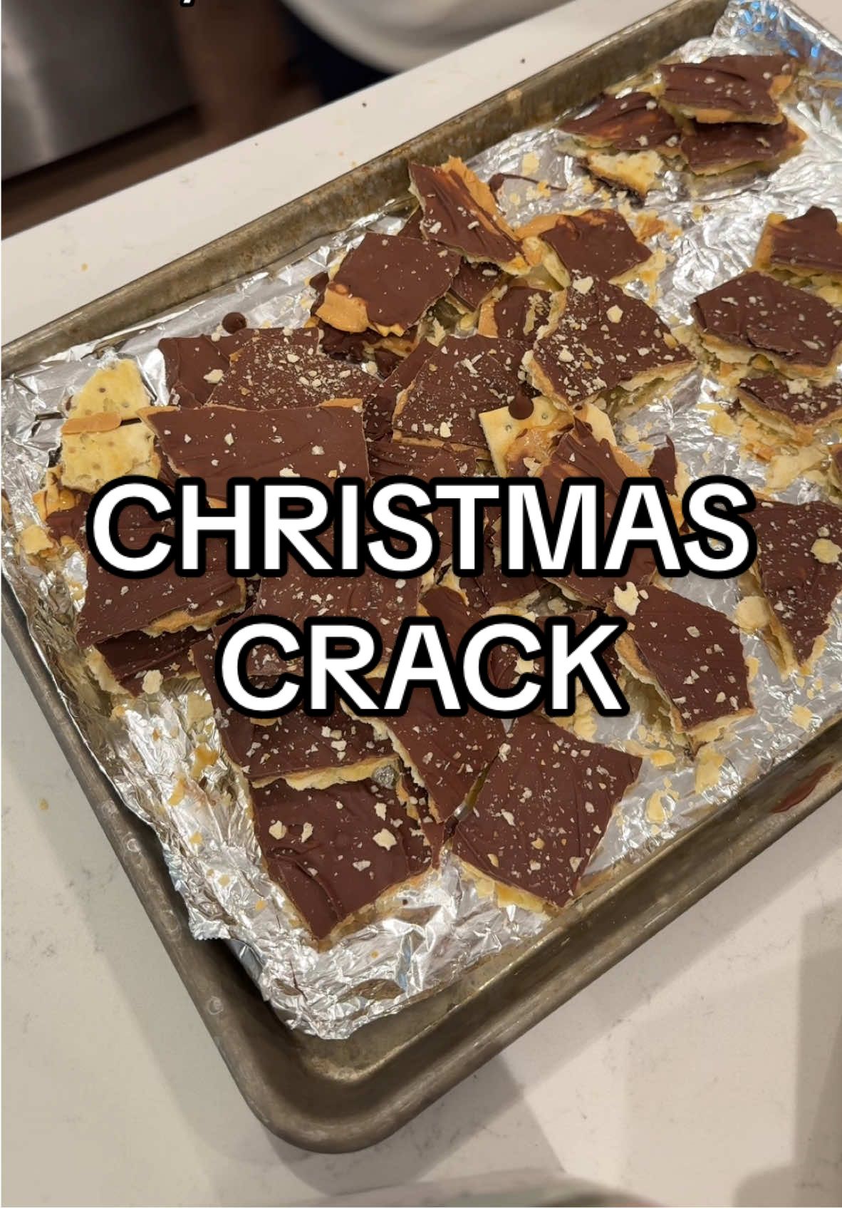 The commentary at the end is my favorite lol it was SO GOOD #christmascrack #Recipe #saltines #delicious #treat #dessert #yummy #caramel #chocolate #seasalt #toffee #holiday #christmas 