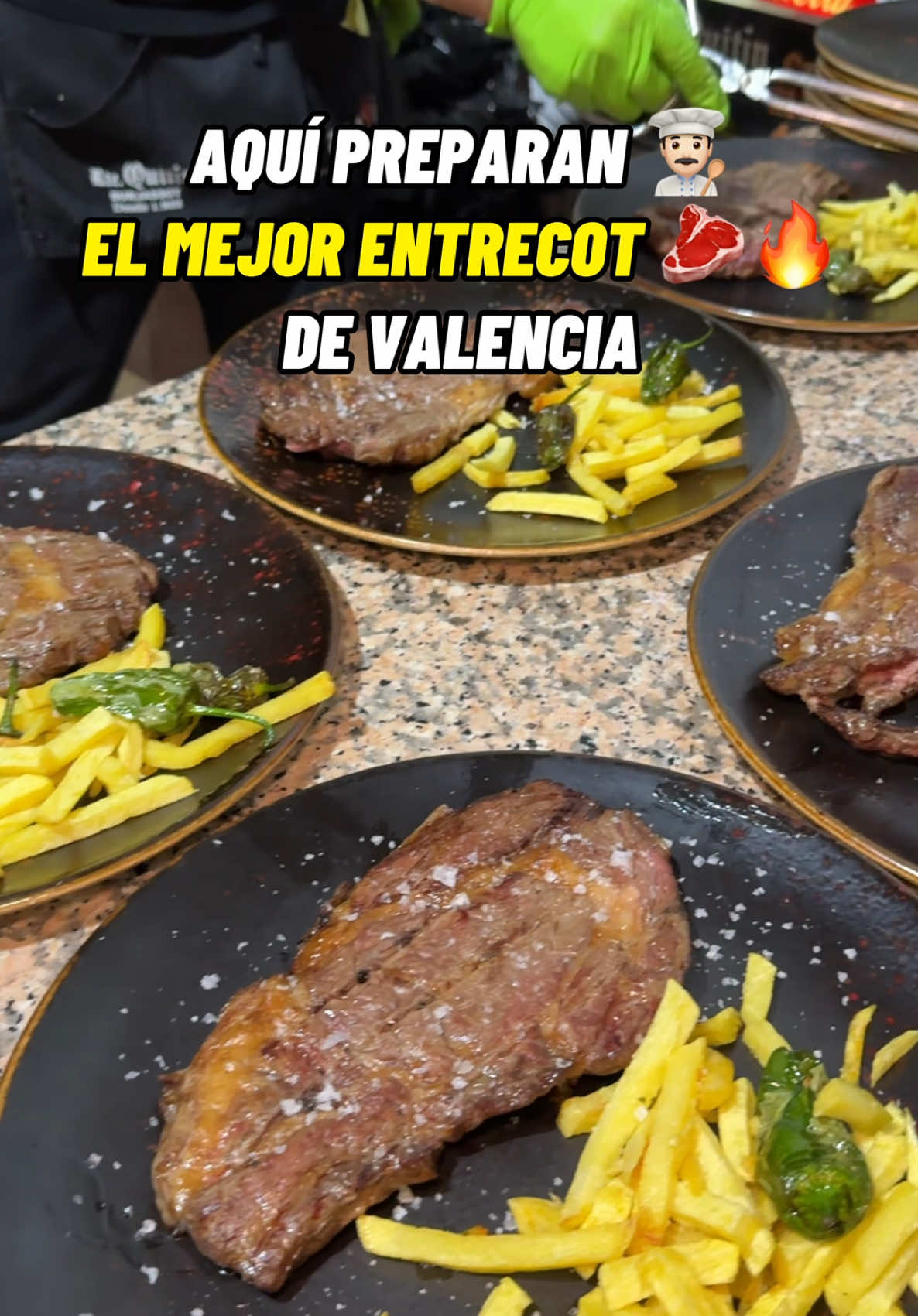 ¡AQUÍ PREPARAN 👨🏻‍🍳 EL MEJOR ENTRECOT 🥩🔥 DE VALENCIA! @restaurantequitin 📍 Carrer de Espartero, 63, Burjassot El último vídeo del año tenía que ser este: Mi descubrimiento gastronómico de 2024 🐷❤️. Desde que entré por la puerta sabía que la experiencia iba a ser increíble 🤩. El ambiente, el local, el equipo y un producto de excelente calidad, hacen de este sitio un lugar que te dejará huella. Y no es casualidad que hayan ganado este año el distintivo de Cacau D’or por sus almuerzos 🥖. Solo te digo que si eres fan de la brasa y el buen comer, este es tu sitio 🔥😎. Notas 🏅 Cocina: 10/10 Servicio: 10/10 Local: 9/10 Calidad-Precio: 9.5/10 Precio 💶: Depende mucho de lo que pidas pero cenarás como un rey por unos 30€ pp. Plato ⭐: Entrecot 🥩🔥 A destacar: La calidad del producto y la maestría de Jairo a las brasas 🔥 A mejorar: No puedo poner ni un pero ℹ️ Cenas solo jueves y viernes. Imprescindible reservar. Aparcamiento difícil. No colaboración. #elfartonet #fartonet #tapas #brasa #carne #caza#cremaet #tapeo #cervezas #bocadillo #ensaladilla #bravas #cafe #brasa #valencia #comerenvalencia #cenarenvalencia #burjassot #bbq